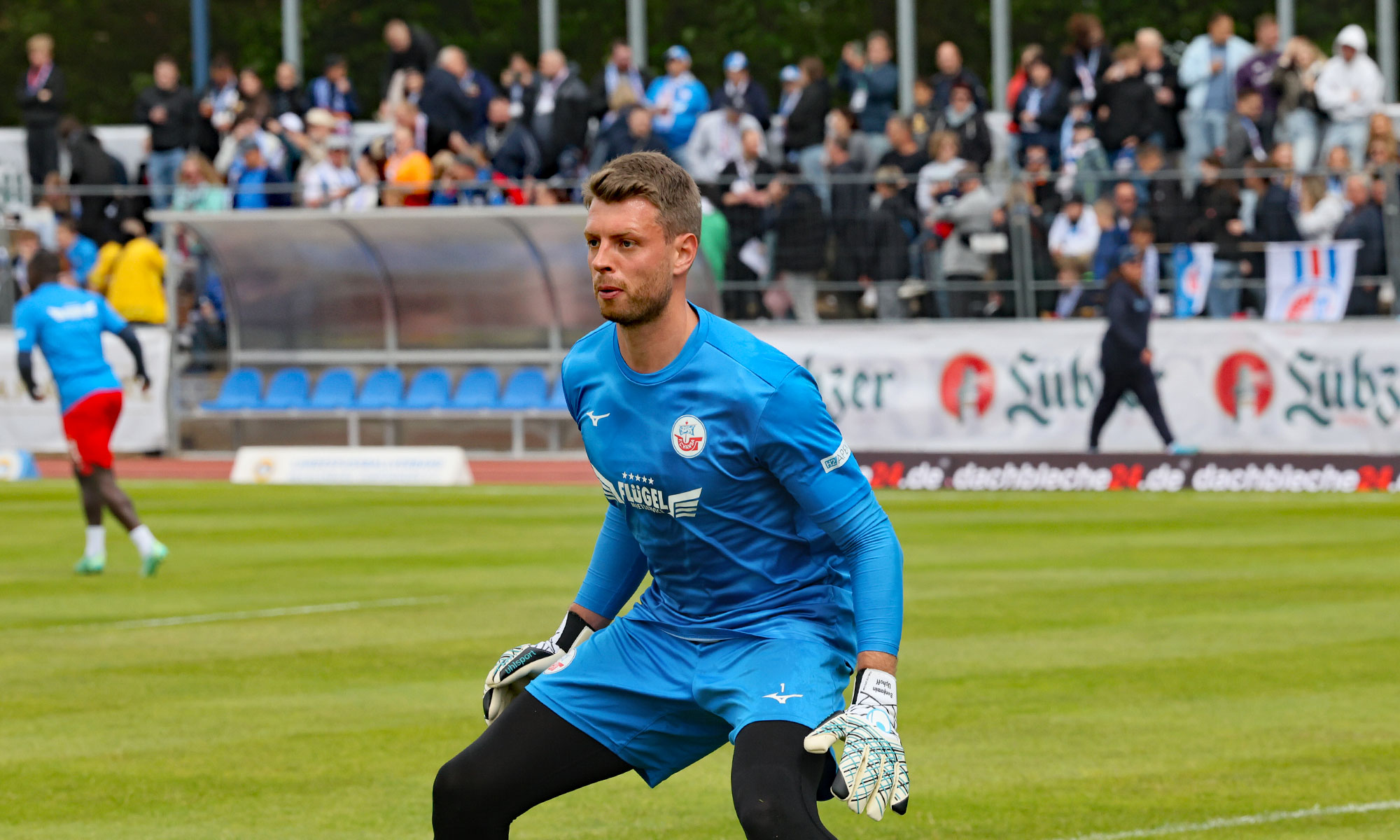 Torhüter Benjamin Uphoff beim Aufwärmen