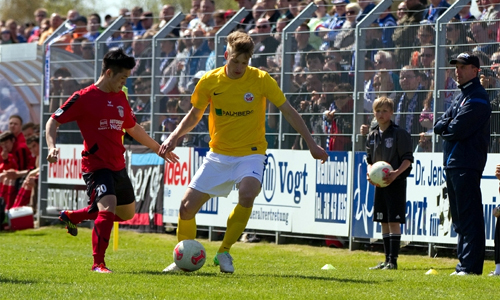 Michael Blum setzt sich im Landespokal mit dem FC Hansa Rostock wenn auch knapp beim FSV Bentwisch durch. Foto: Sebastian Ahrens