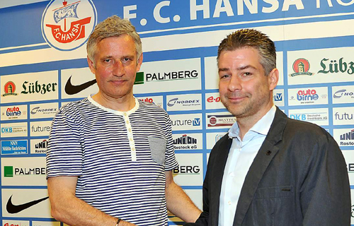 Trainer Andreas Bergmann und Sport-Vorstand Uwe Vester basteln am neuen Hansa-Team für die Spielzeit 2013/14. Foto: Joachim Kloock