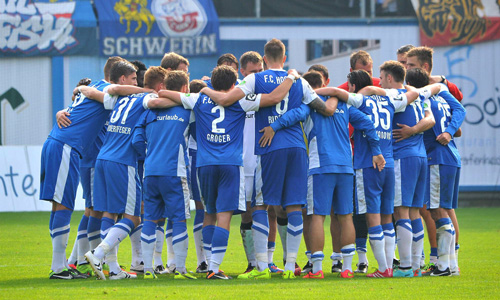 Hansa Rostock holt sich endlich den ersten Heimsieg gegen Arminia Bielefeld. Foto: Joachim Kloock