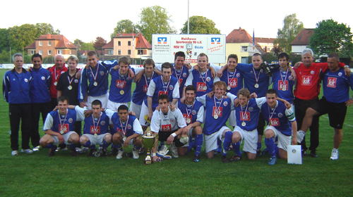Der A-Junioren-Landespokalsieger 2008 aus Rostock nach dem Finalsieg in Malchow. Foto: Bastian Dankert