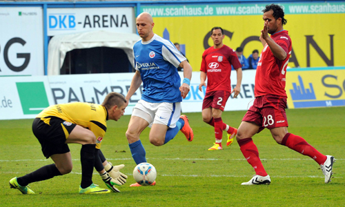Freddy Borg blieb mit dem FC Hansa Rostock gegen die Ex-Rostocker vom FSV Frankfurt chancenlos. Foto: Joachim Kloock