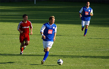 Im Spiel der Gegensätze dominierten die Blauen und zogen schadlos in die zweite DFB-Pokal-Runde ein. Foto: Mario Schindel