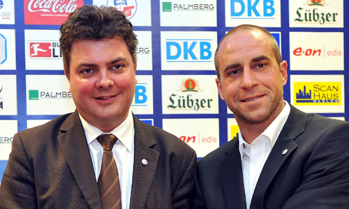 Bernd Hofmann (links) ist seit 2010 Vorstandsvorsitzender des FC Hansa Rostock und seit dieser Saison Geschäftsführer der Stadiongesellschaft. Foto: Joachim Kloock