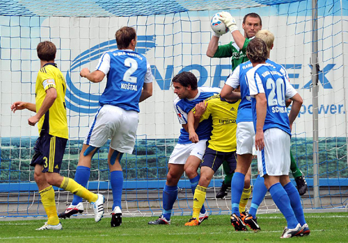 Es ist angerichtet: Am Sonntag beginnt für den FC Hansa Rostock die Zweitliga-Saison 2011/12. Foto: Joachim Kloock