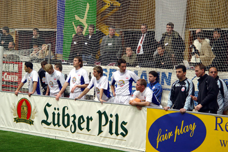 Die Mannschaft am Rande des Lübzer Pils 2004 in Schwerin. Foto: Sebastian Ahrens