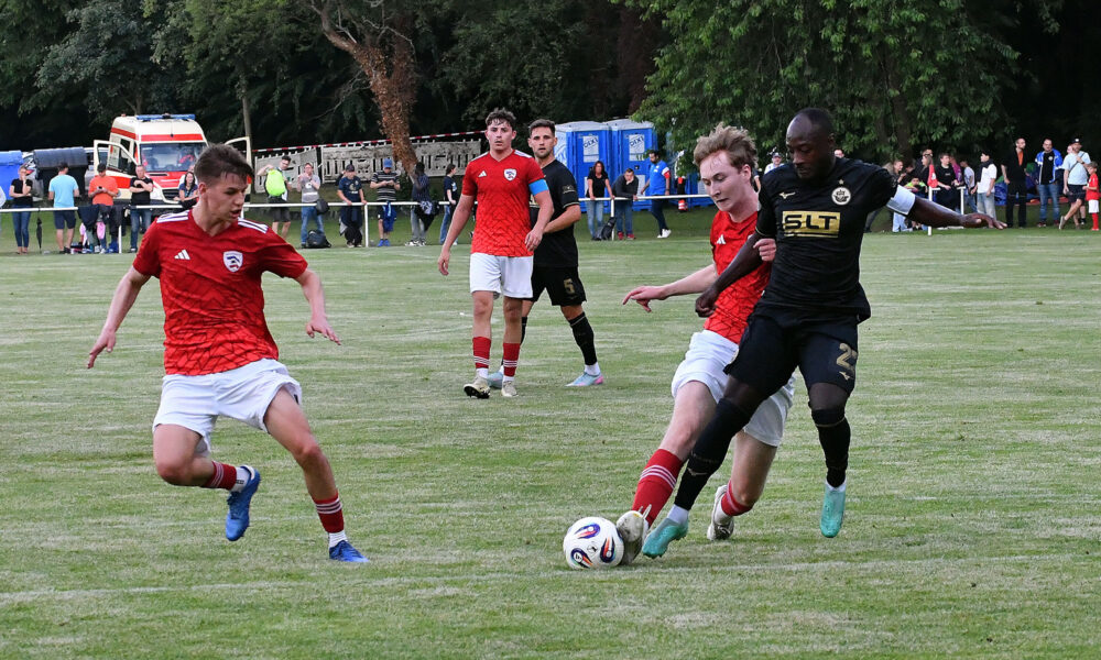 Christian Kinsombi im Hansa-Testspiel gegen den Rostocker FC