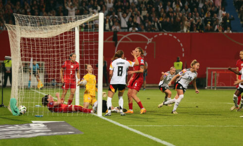 DFB-Frauen schlagen Polen im Ostseestadion