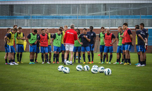 Im Training bereitete sich der FC Hansa Rostock intensiv auf das Benefizspiel gegen Bayern München vor. Foto: Sebastian Heger